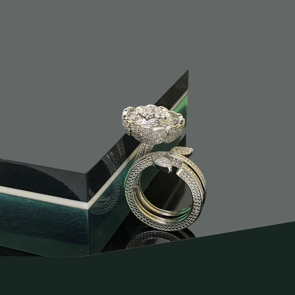 Elegant Cubic Zirconia Ring with Twisted Band